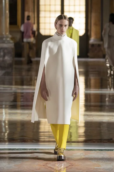 Look 18